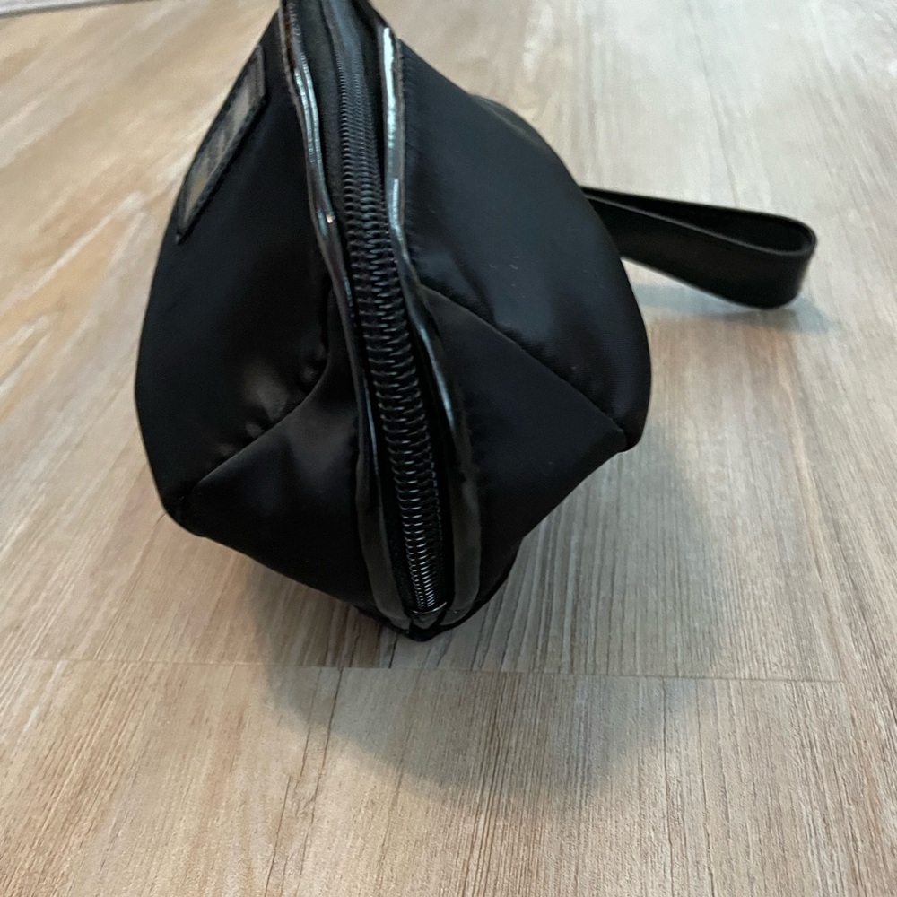 INVENTORY CLOSE OUT!! Assorted cosmetic & beauty bags - Picture 8 of 14
